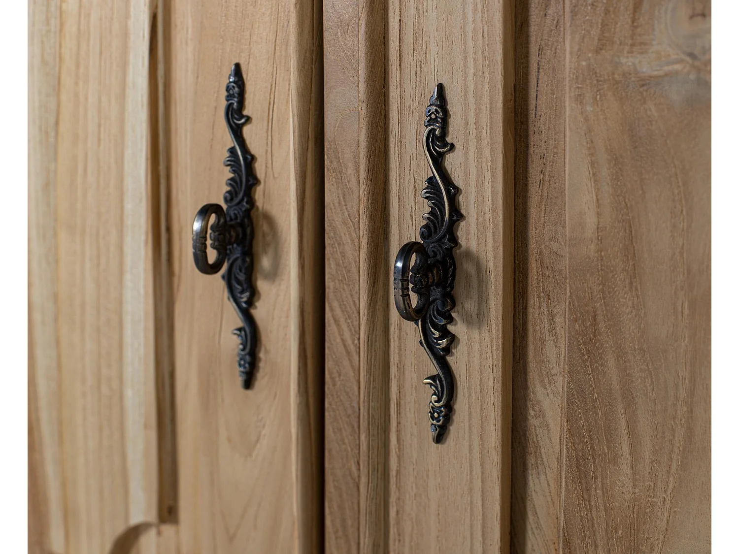 Buffet à 2 portes et 2 étagères intérieures en bois de teck 150 cm