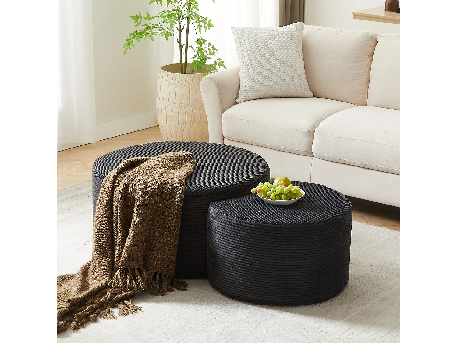 Lot de 2 table basse , coussins ronds, tissu noir