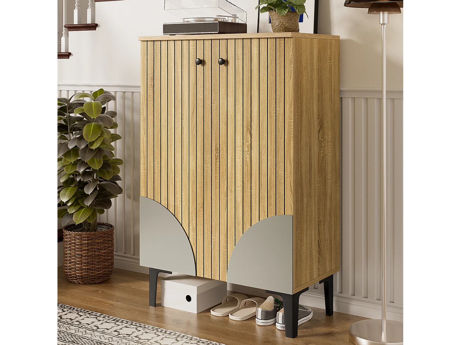 Meuble à chaussures avec 2 portes rayées , pieds en métal noir, naturel