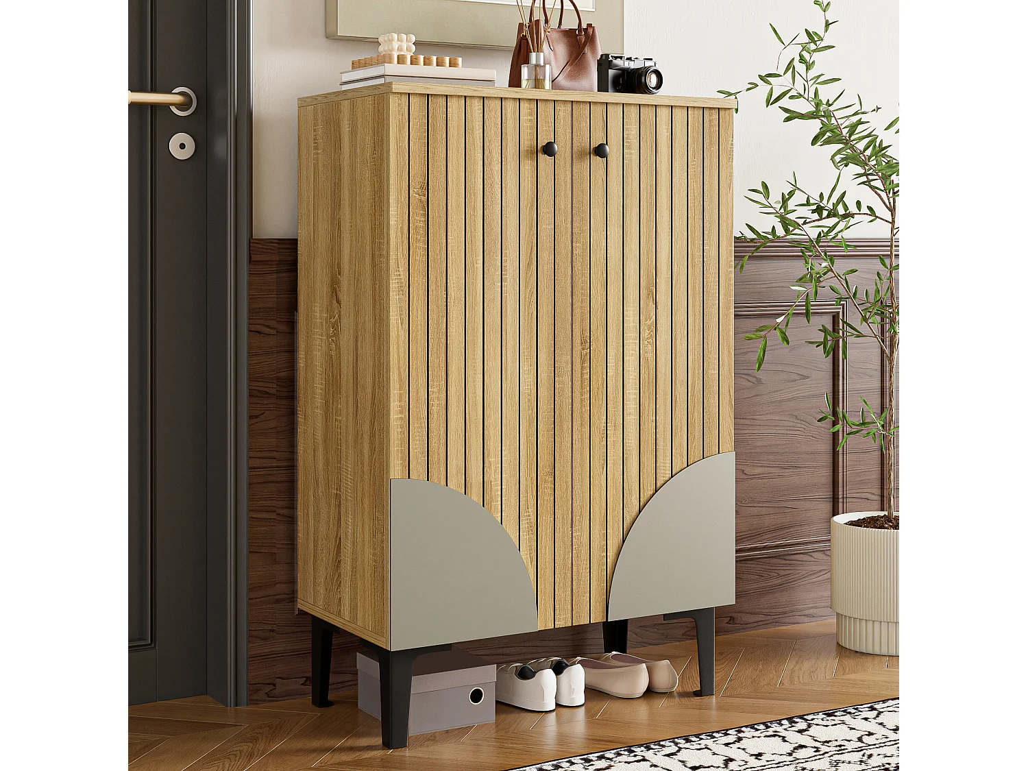 Meuble à chaussures avec 2 portes rayées , pieds en métal noir, naturel