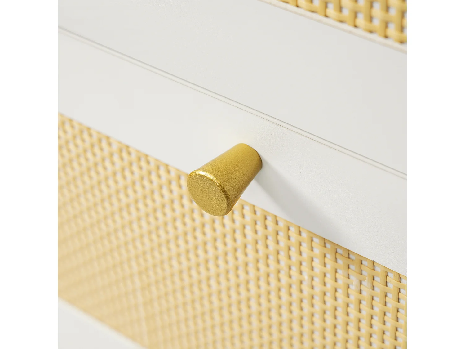 Commode avec 3 tiroirs et 1 porte ,rotin, blanc