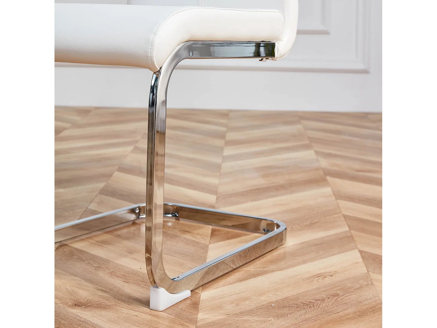 Lot de 4 chaises cantilever, supporte jusqu à 120 kg, avec poignée, dossier et assise rembourrés, PU blanc