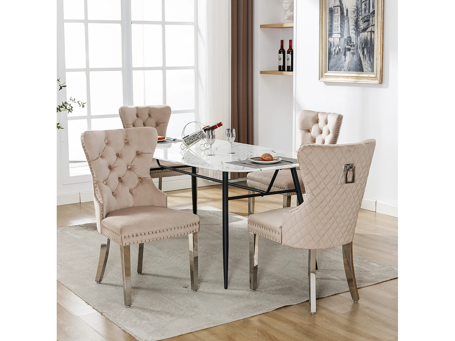 Set van 4 stoelen, 53x62,5x94,5 cm, met vulling, knoopsluiting en klinknagelversieringen. Beige fluwelen bekleding voor woonkamer en eetkamer.