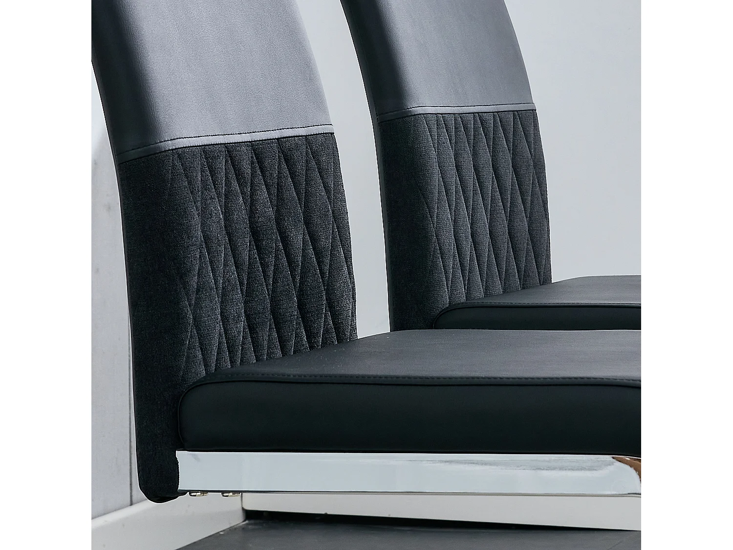 Lot de 2 chaises, design ergonomique, patins de protection, métal, noir