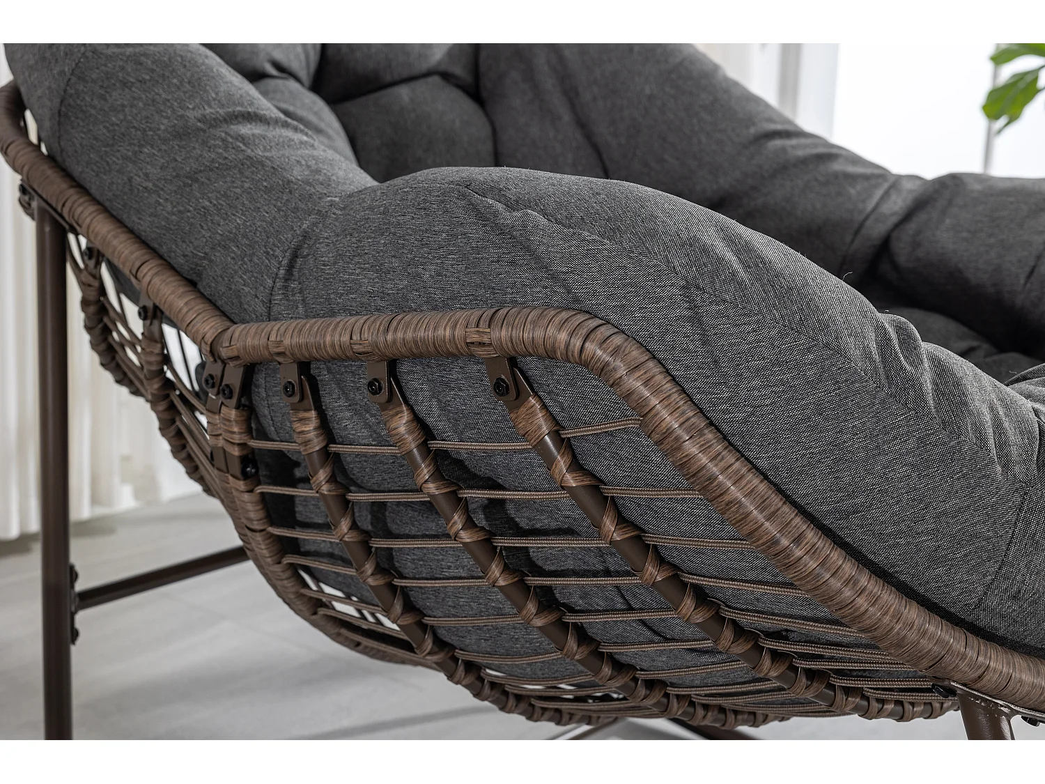 Fauteuil à bascule 94.5x111x80 cm avec capitonné Imperméable et résistant aux UV et antirouille en gris pour Balcon et salon