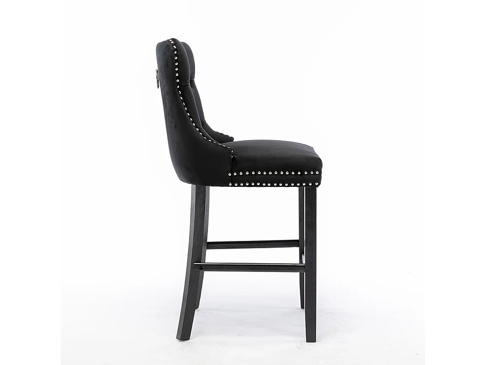 Taburetes de bar tapizados, juego de 2. Con remaches decorativos y patas de madera. Adornos cromados con remaches. Tapizado de terciopelo negro.