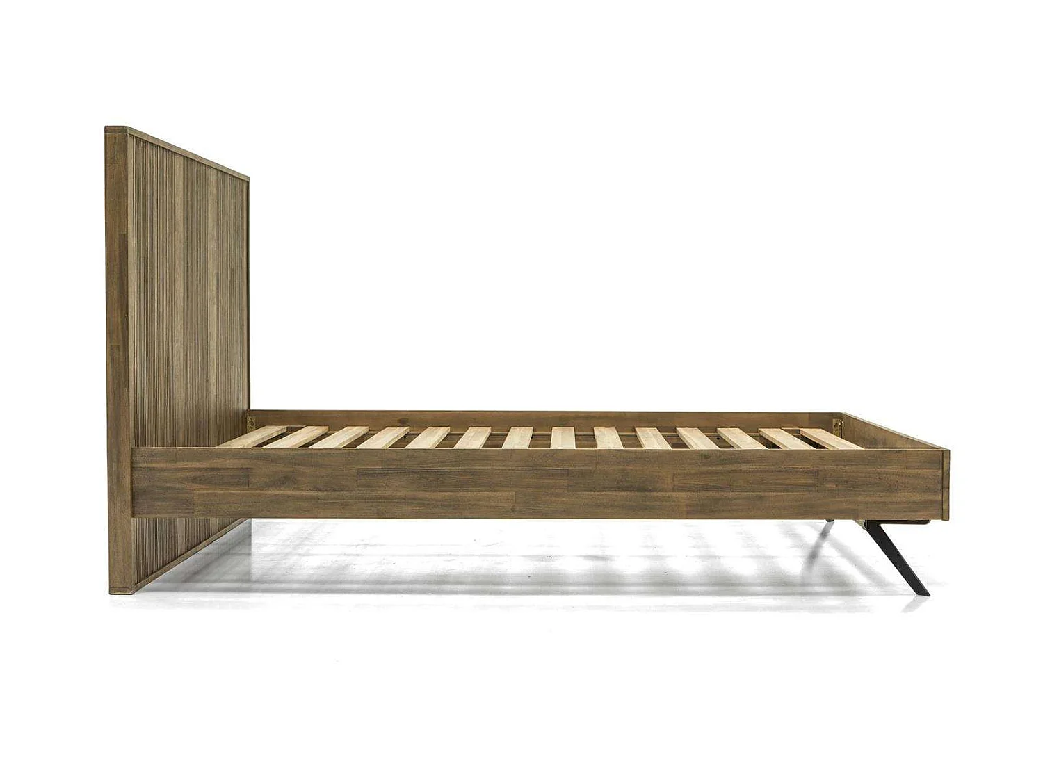 Bed 189x120x209 cm Bruin massa mask01