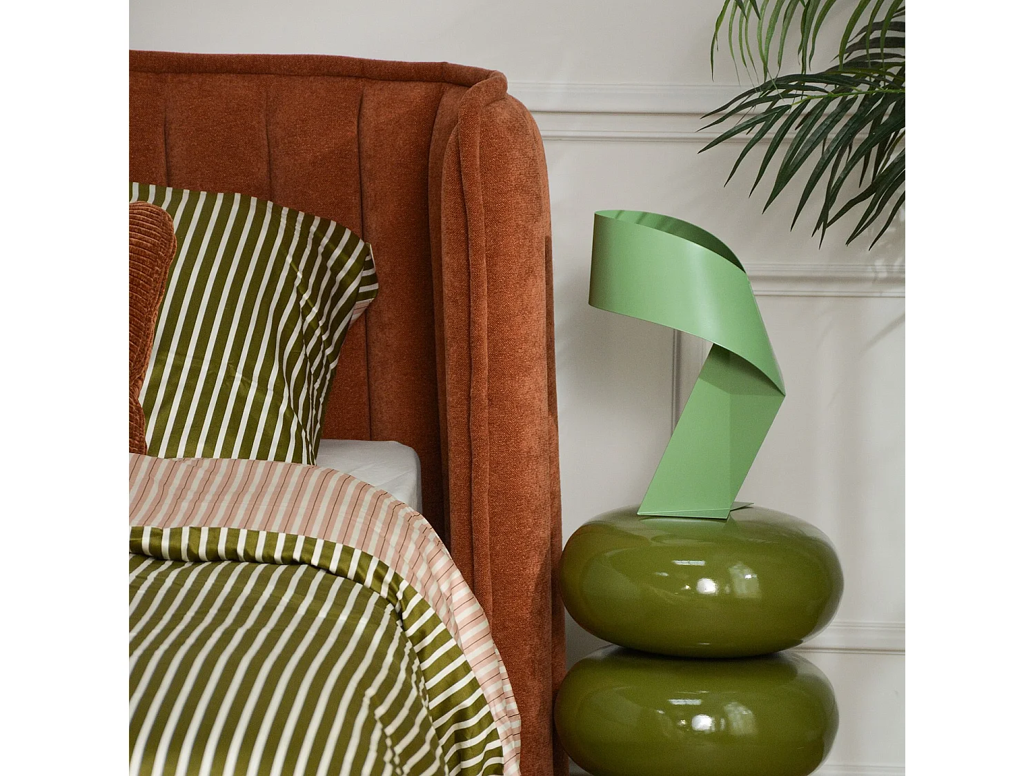 Habitat - Édition limitée - Lampe de table en métal - 35 cm - Vert Sauge - Design by Claire Norcross - Ribbon