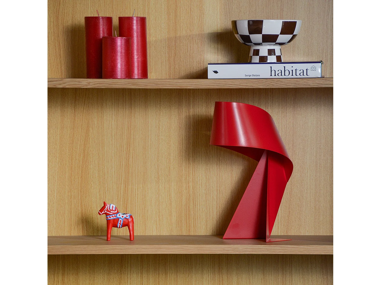 Habitat - Édition limitée - Lampe de table en métal - 35 cm - Rouge Cerise - Design by Claire Norcross - Ribbon