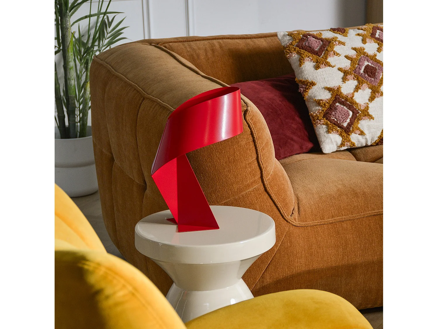 Habitat - Édition limitée - Lampe de table en métal - 35 cm - Rouge Cerise - Design by Claire Norcross - Ribbon