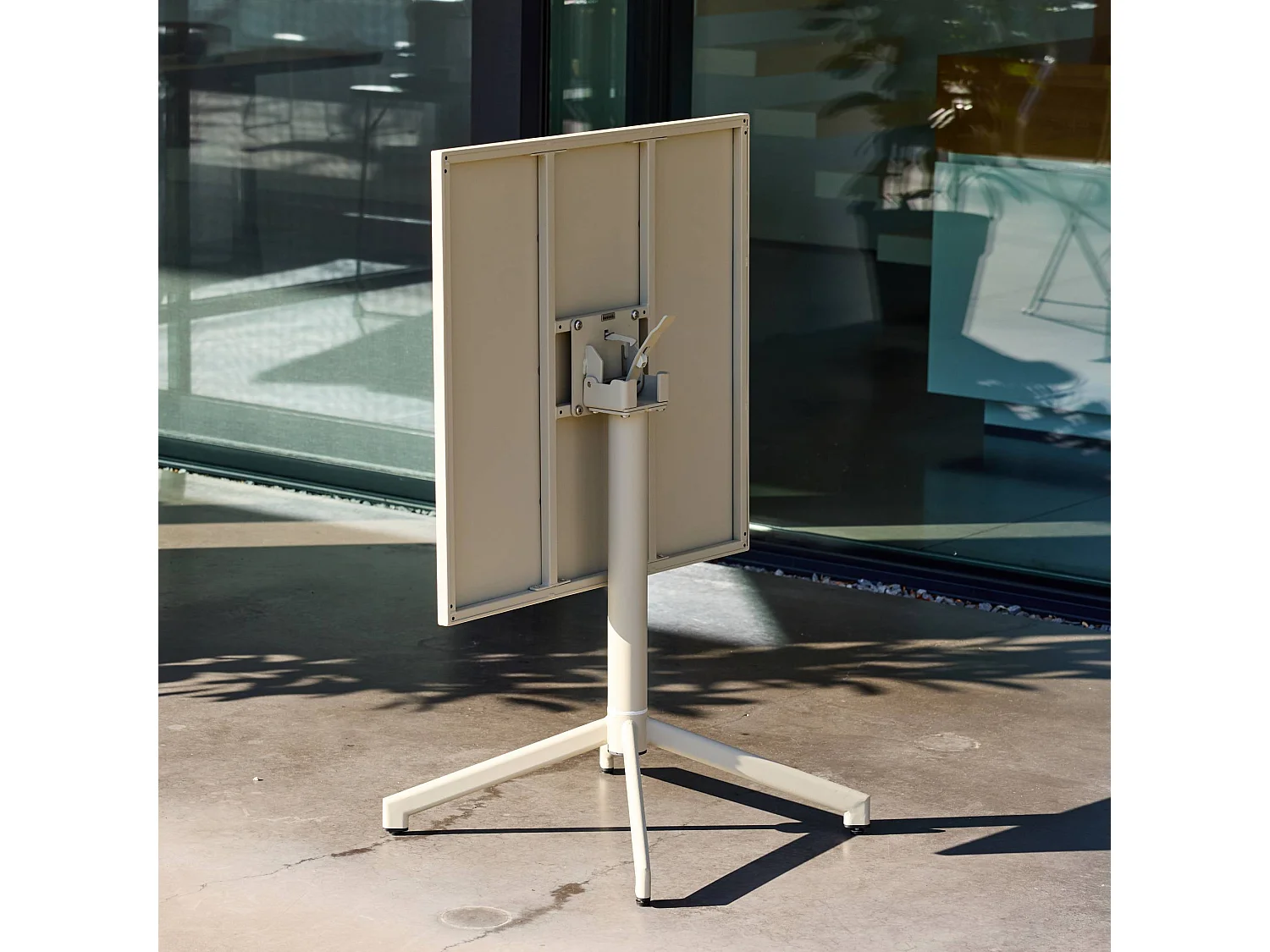 Table de jardin bistrot carrée pliante acier 2 places 70 cm beige - Chiara