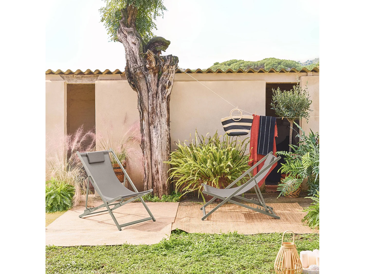 Lot de 2 chaises pliantes MATERA  acier / textilene avec coussin. kaki. 102 x 62 x 81 cm