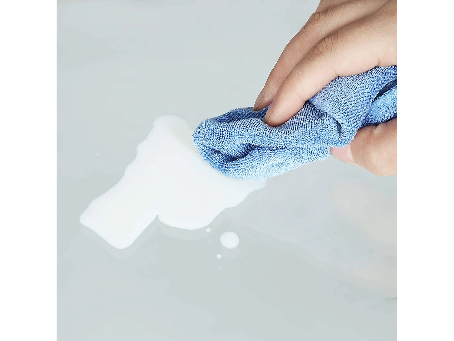 Table basse Valora en verre, plateau en verre et fer doré, idéale pour le salon