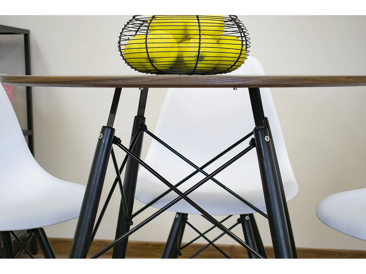 Table ronde Valora KOVA en MDF frêne foncé, 80 cm