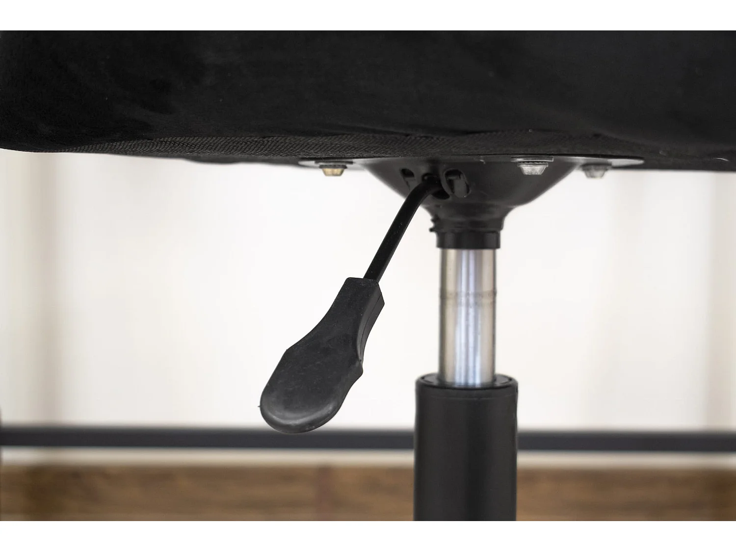 Fauteuil pivotant ergonomique Valora NOTO en velours noir pour bureau