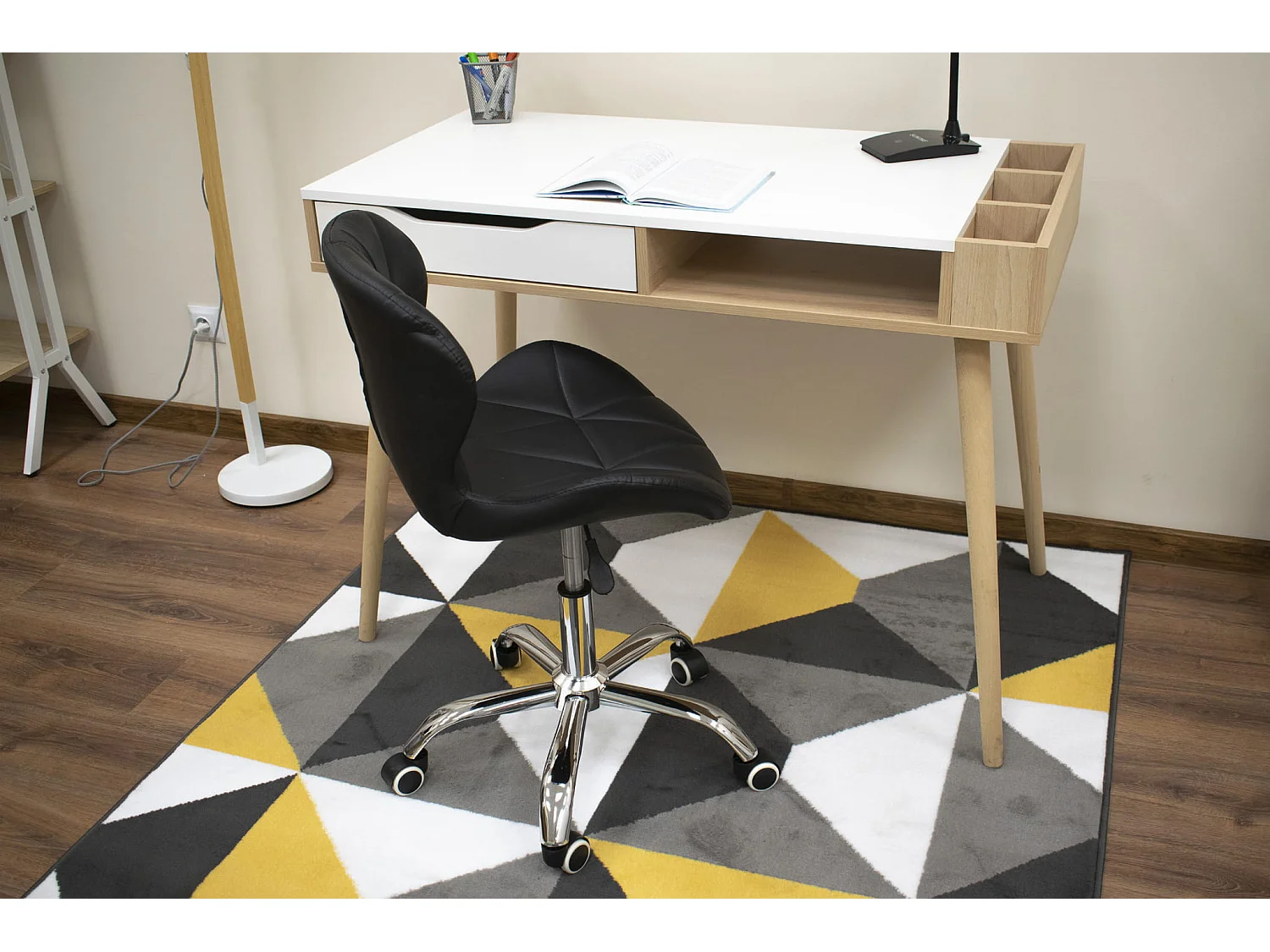 Chaise pivotante Valora AVOLA ergonomique noire pour bureau