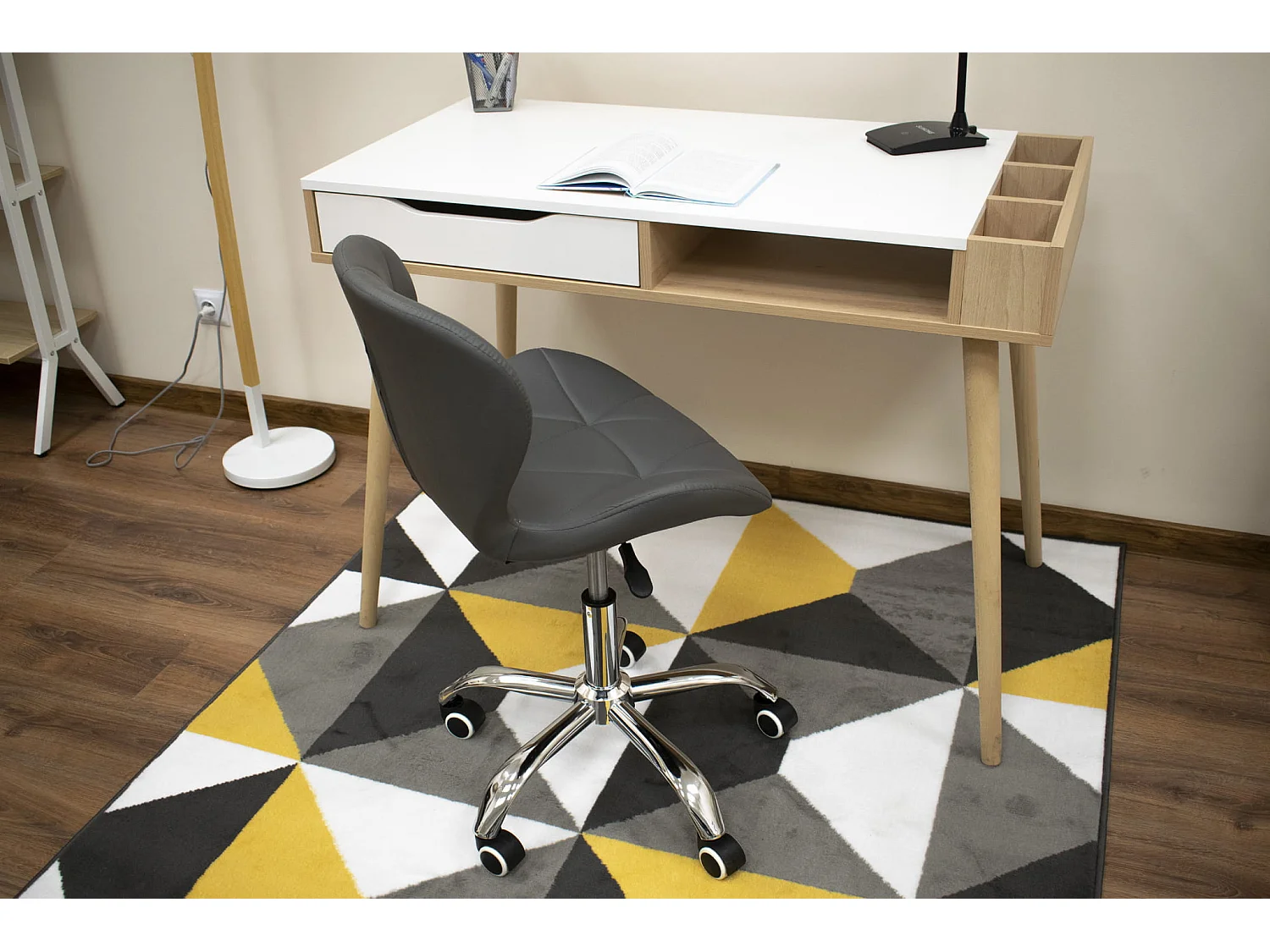 Fauteuil pivotant Valora AVOLA gris, design ergonomique pour le bureau