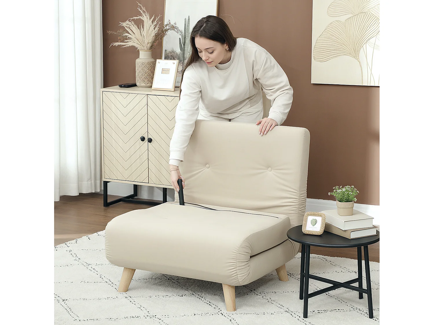 Opklapbare fluwelen fauteuil met decoratief kussen en verstelbare rugleuning – Praktische relaxstoel voor in de woonkamer, beige kleur