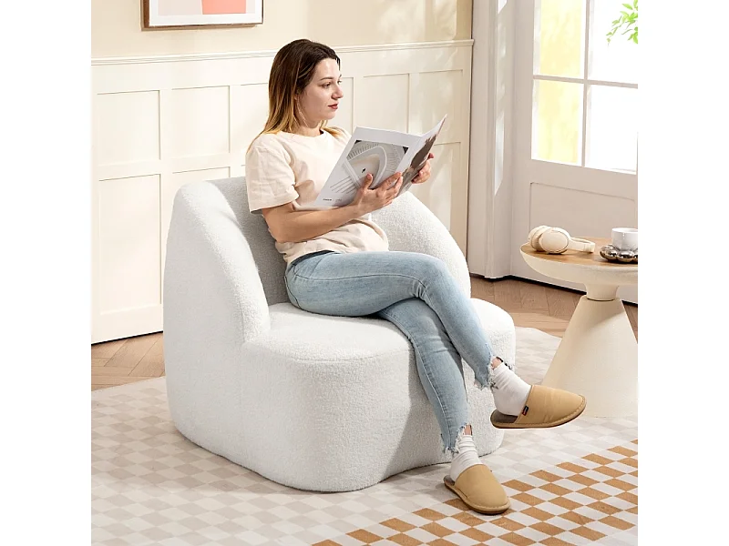 Fauteuil moderne en polaire crème, rembourré et confortable, idéal pour salon, chambre ou bureau à domicile
