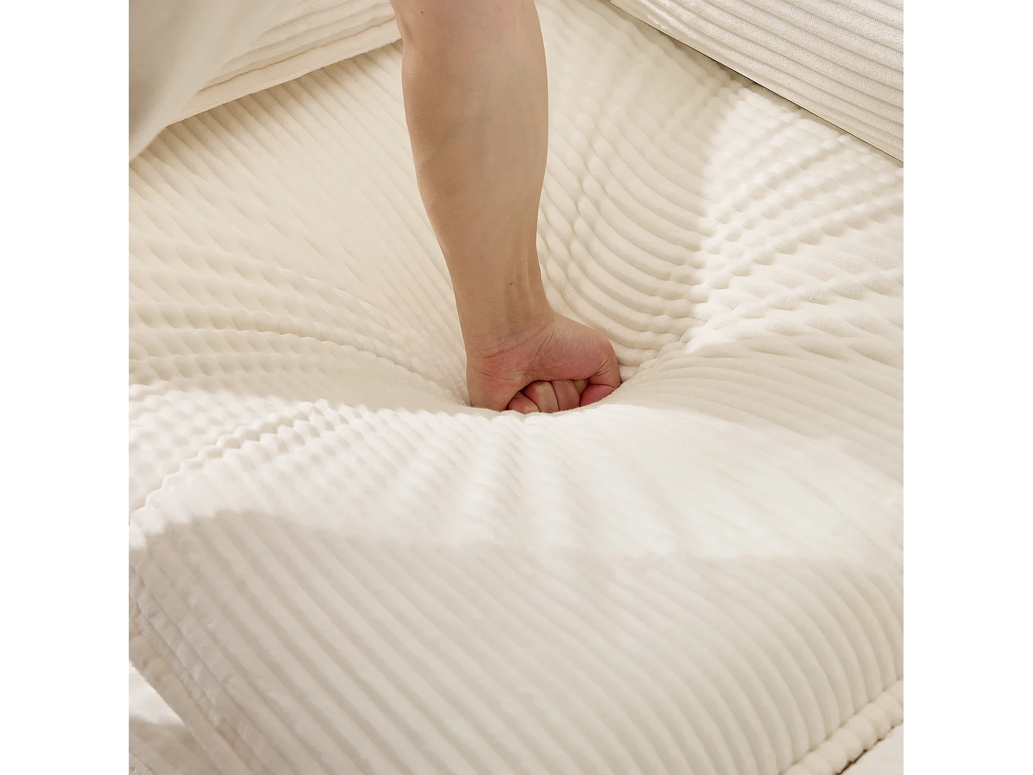 Canapé 2 places moderne et minimaliste, spacieux et confortable, idéal pour salon ou chambre