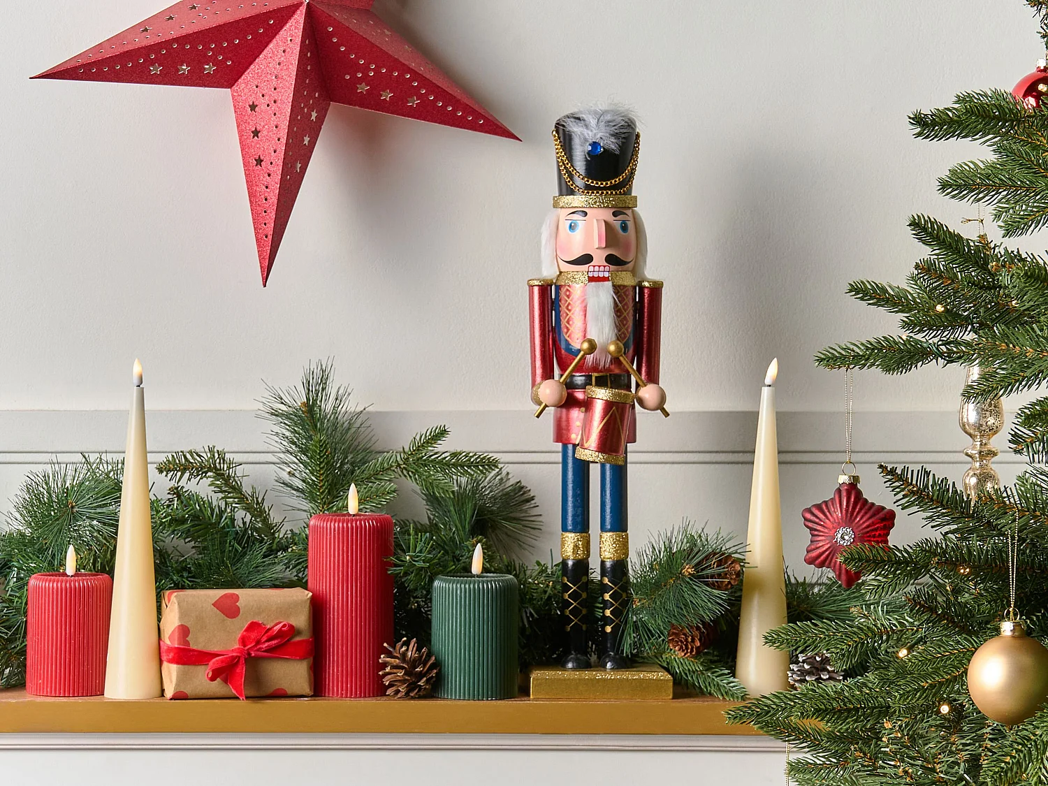 Accessoire Décoratif HOGSJON Casse-noisette 50 cm Rouge