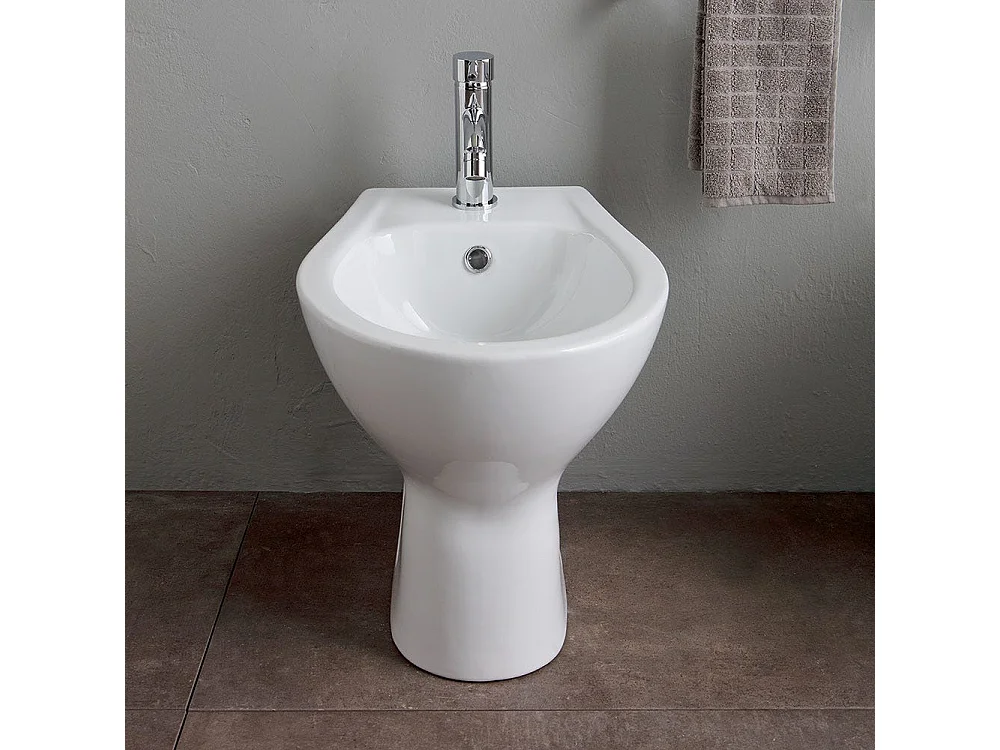 Set De Sanitaires Au Sol Distancés Du Mur Wc Et Bidet | Cipro