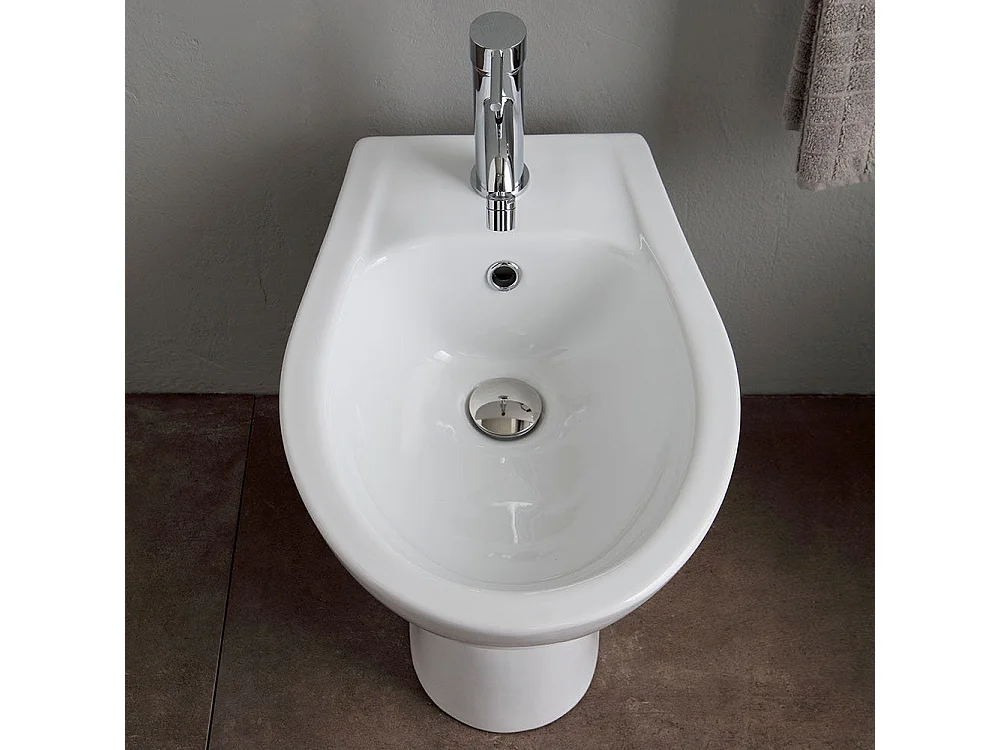 Set De Sanitaires Au Sol Distancés Du Mur Wc Et Bidet | Cipro