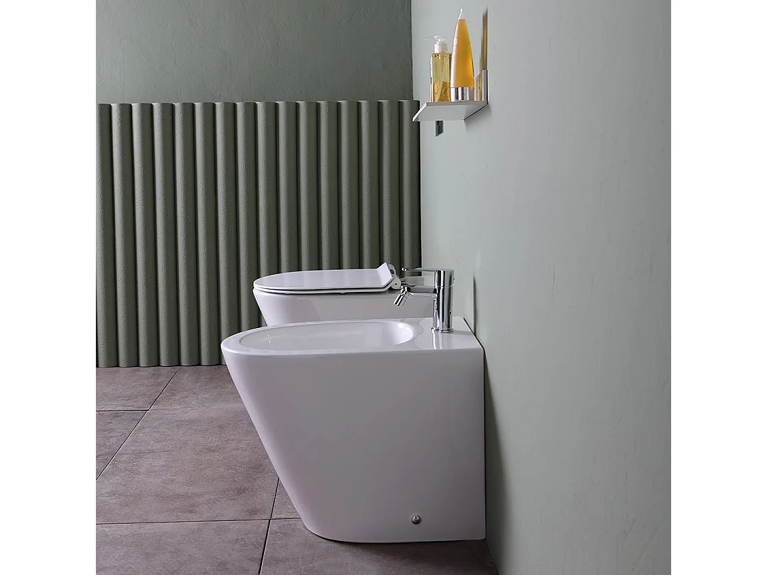 Couple De Sanitaires À Poser Au Ras Du Mur | Blues