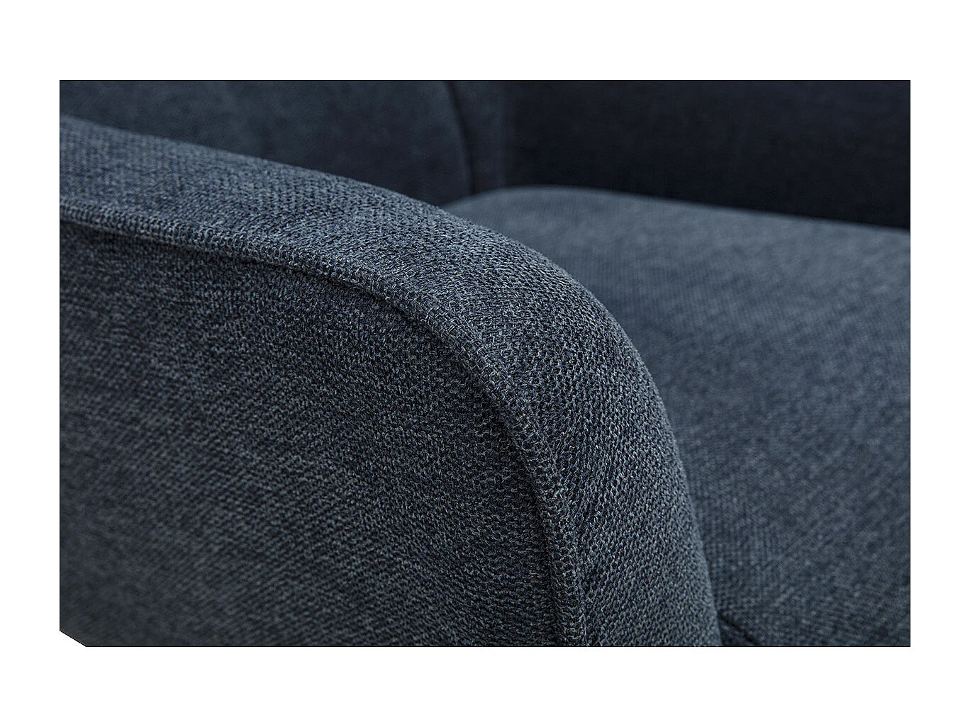 Sillón escandinavo giratorio en tela efecto terciopelo texturizado azul oscuro y metal AVERY