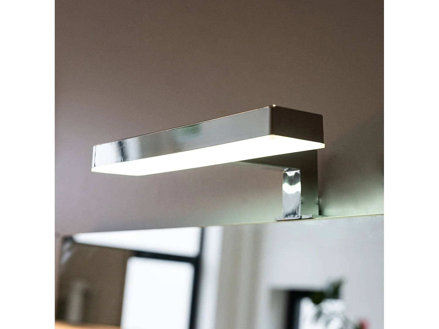 Lampe Led Et Miroir Avec Finition Chromée 18Cm | Nettuno