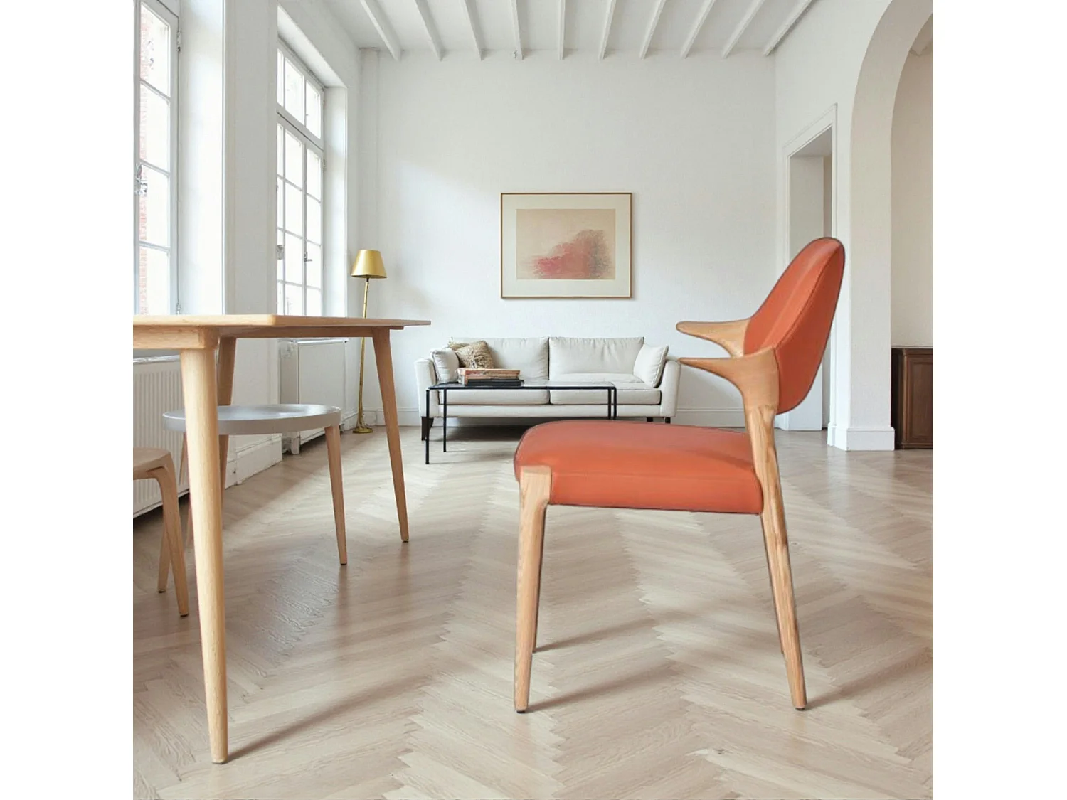 Chaise en cuir rouille design, accoudoirs bois clair ALDER