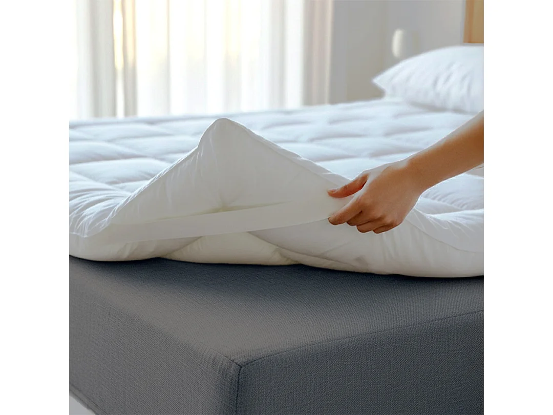 Surmatelas Simple | Protège-Matelas Matelassé avec Garnissage 500 g/m² | Housse en Microfibre Respirante avec Sangles Élastiques d’Angle |100x200
