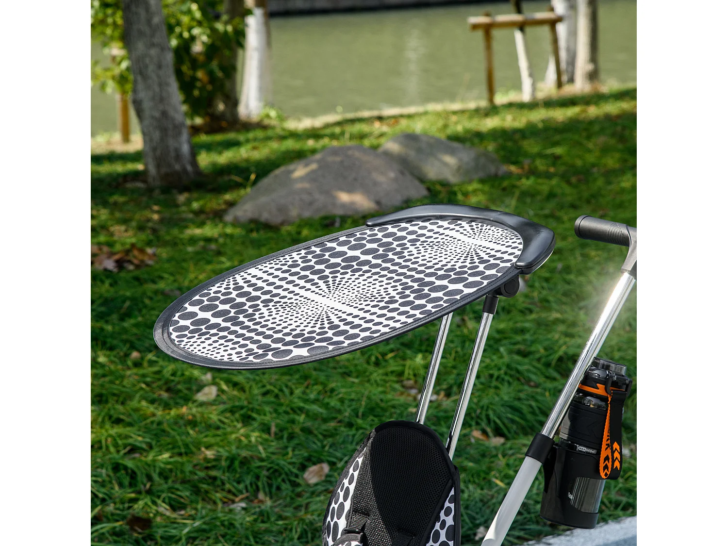 Triciclo per bambini con maniglione di spinta rimovibile bianco e nero