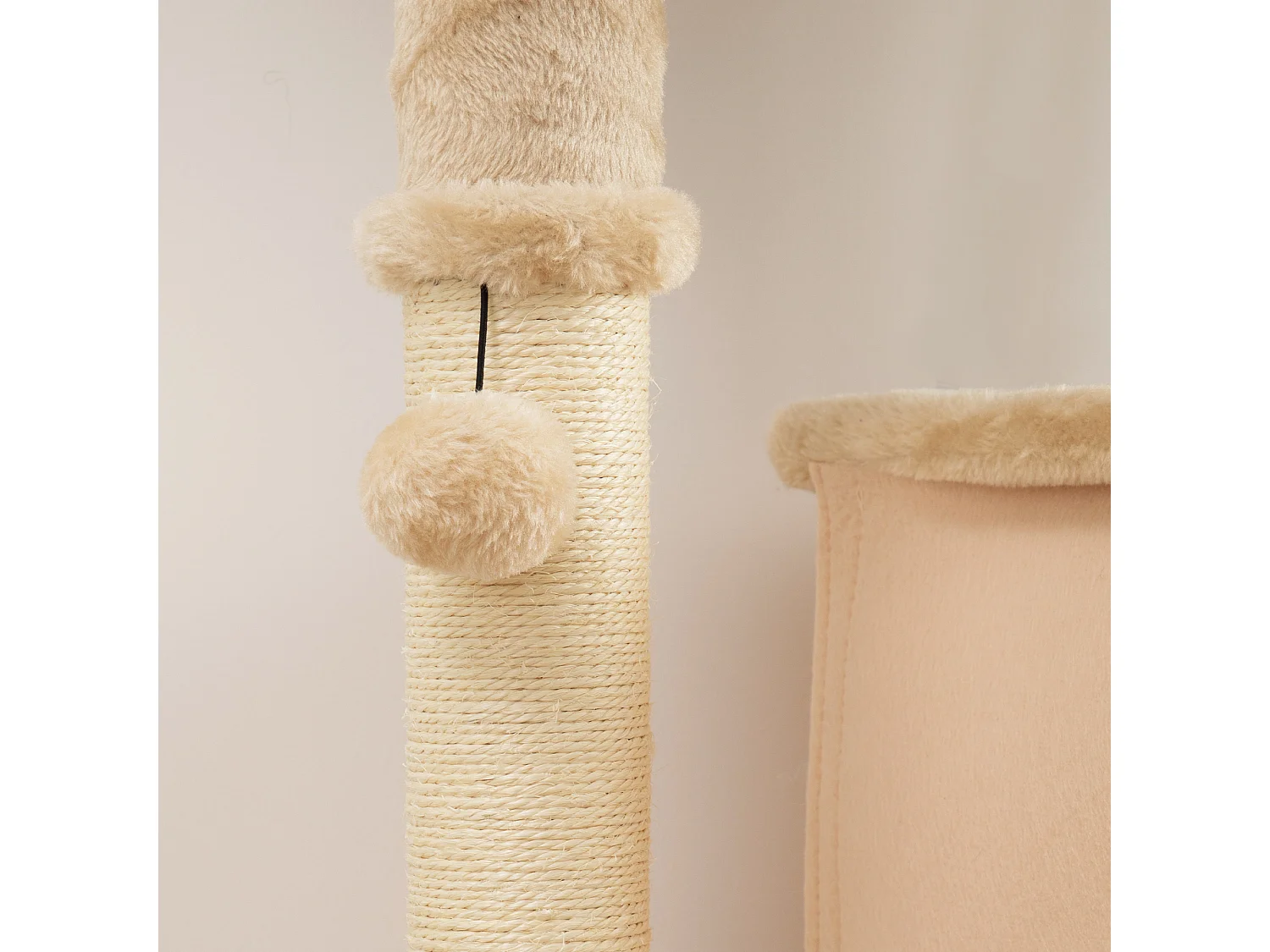 Albero per gatti con casetta lettino con spazzole e tiragraffi beige