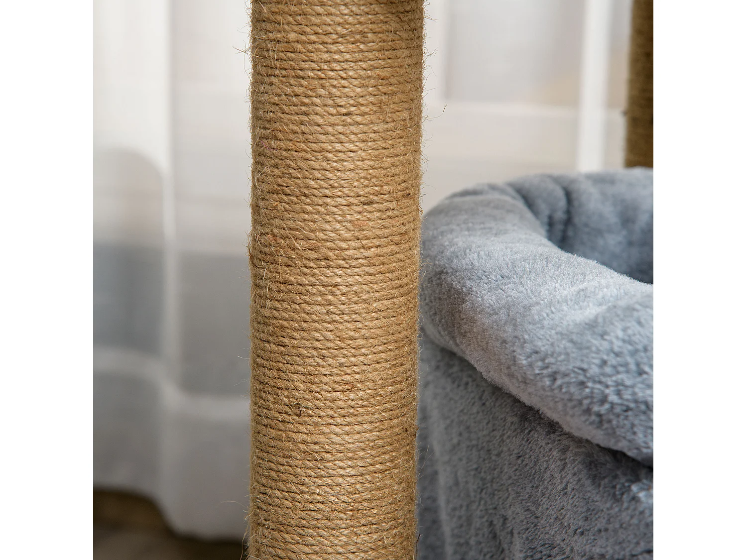 Albero per gatti con tiragraffi in juta casetta cuscino peluche