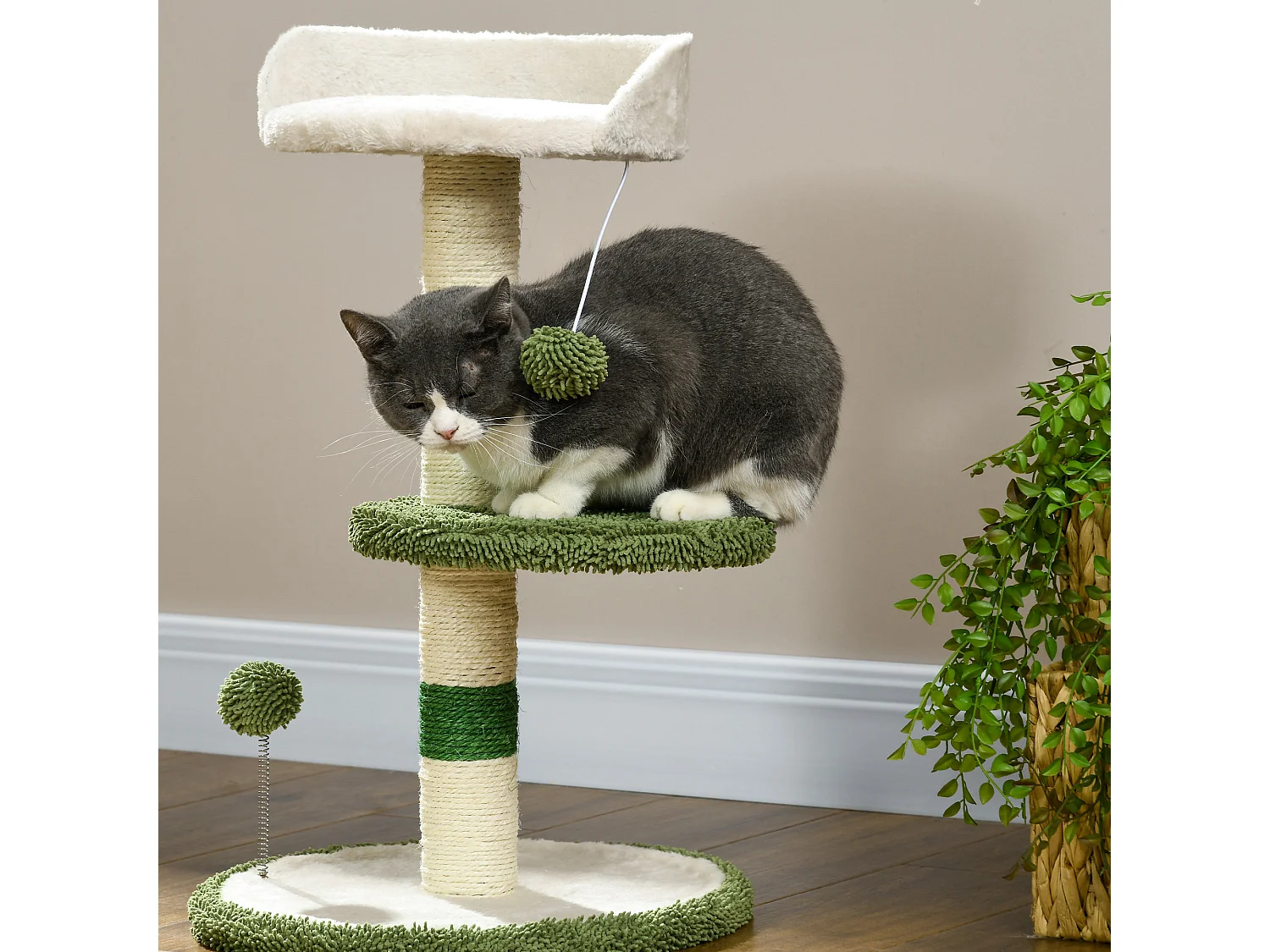 Tiragraffi per gatti con lettino palline e palo in sisal verde