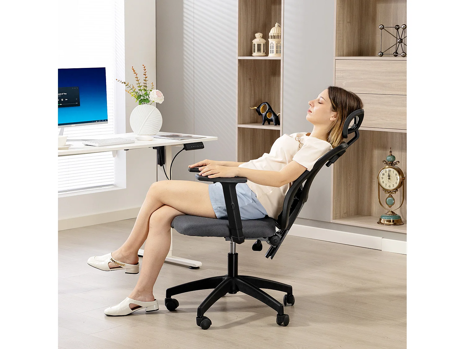Sedia da ufficio ergonomica e regolabile con supporto lombare grigio