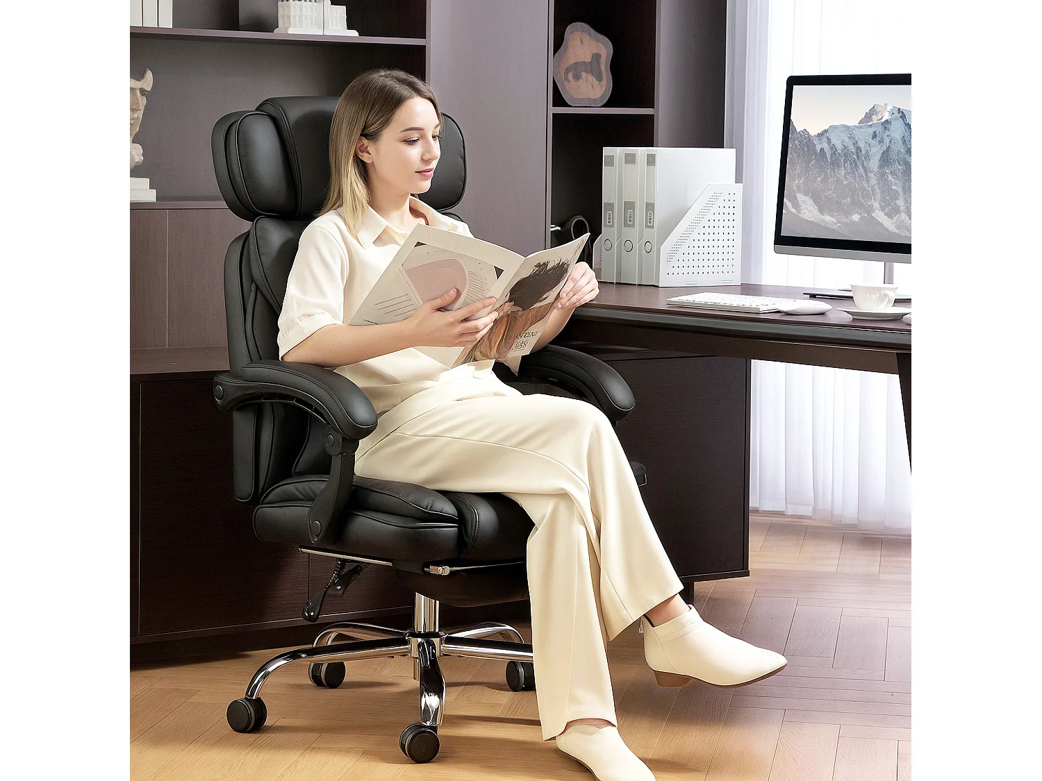 Sedia da ufficio con poggiapiedi supporto lombare e poggiatesta nero