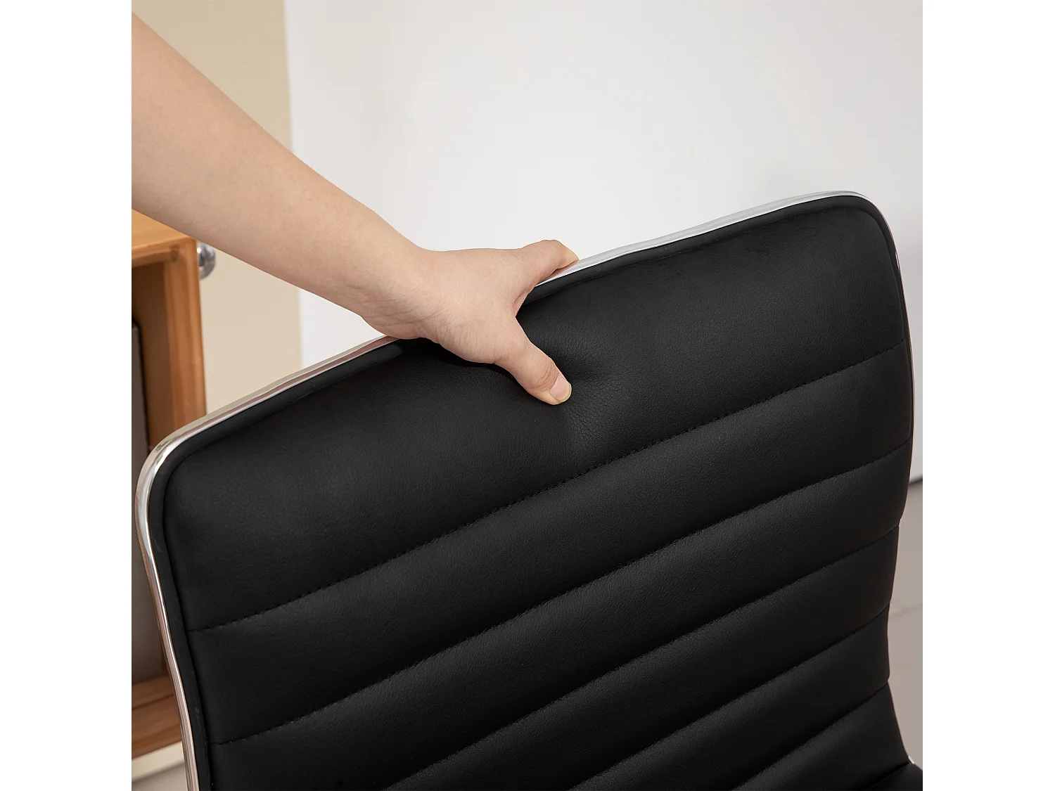 Sedia da ufficio con altezza regolabile e girevole in pelle pu nero