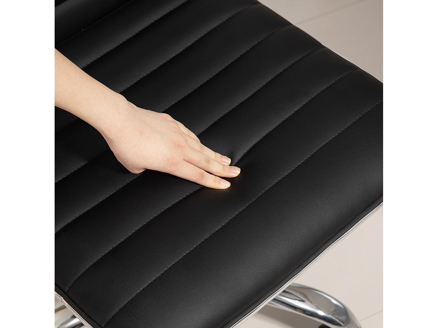 Sedia da ufficio con altezza regolabile e girevole in pelle pu nero