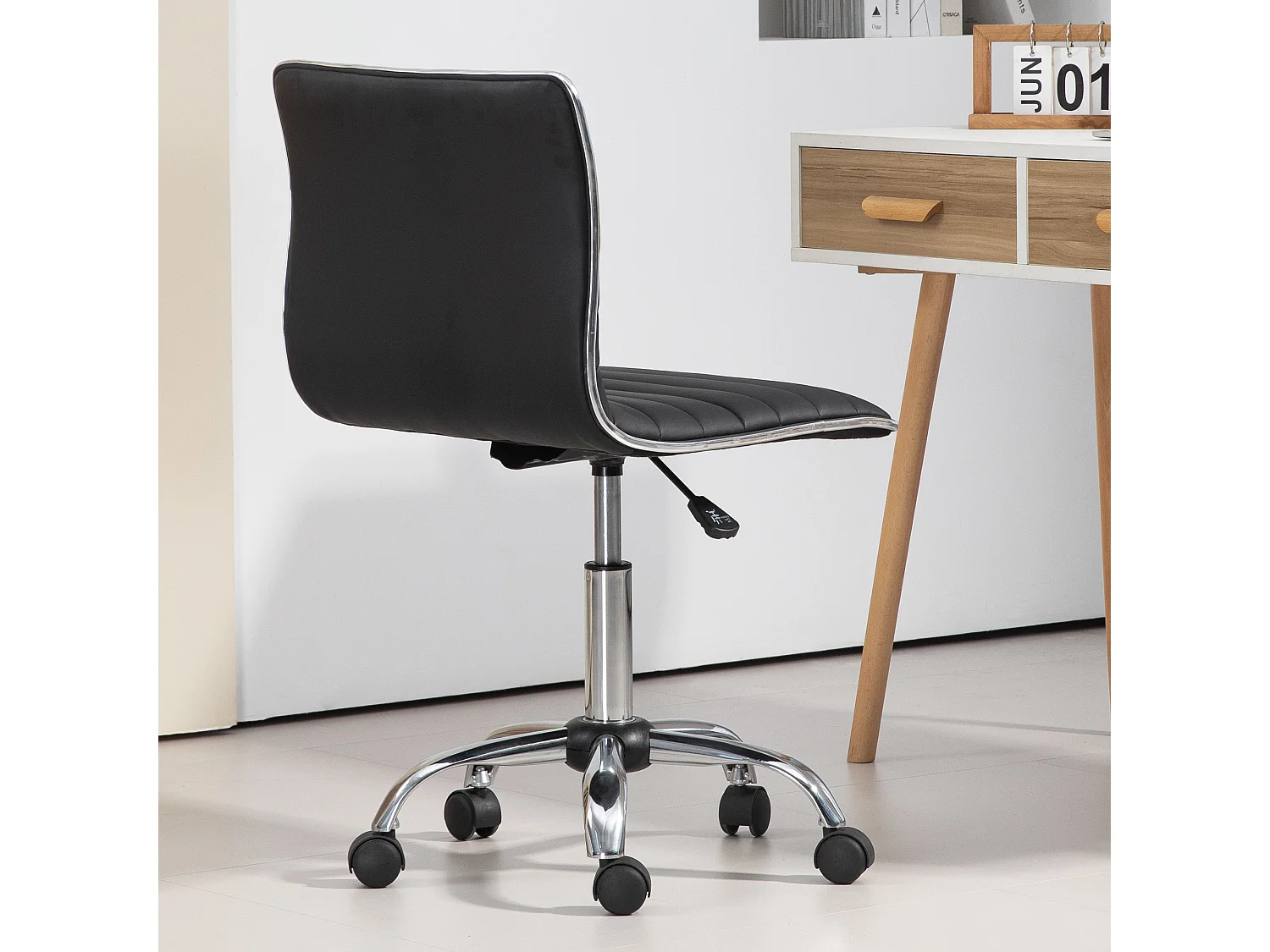 Sedia da ufficio con altezza regolabile e girevole in pelle pu nero