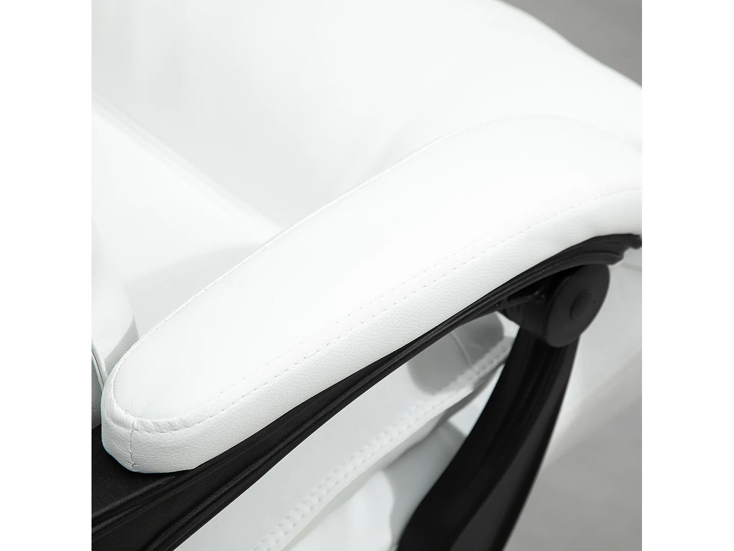 Poltrona da ufficio in similpelle bianca altezza regolabile