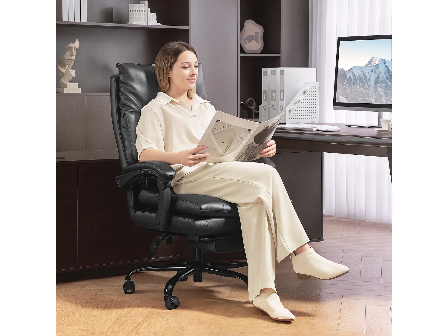 Sedia per scrivania ad altezza regolabile e reclinabile a 135° nera