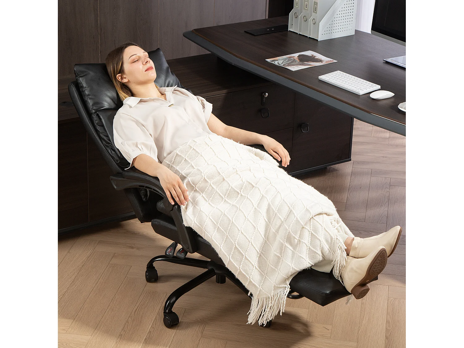 Sedia per scrivania ad altezza regolabile e reclinabile a 135° nera