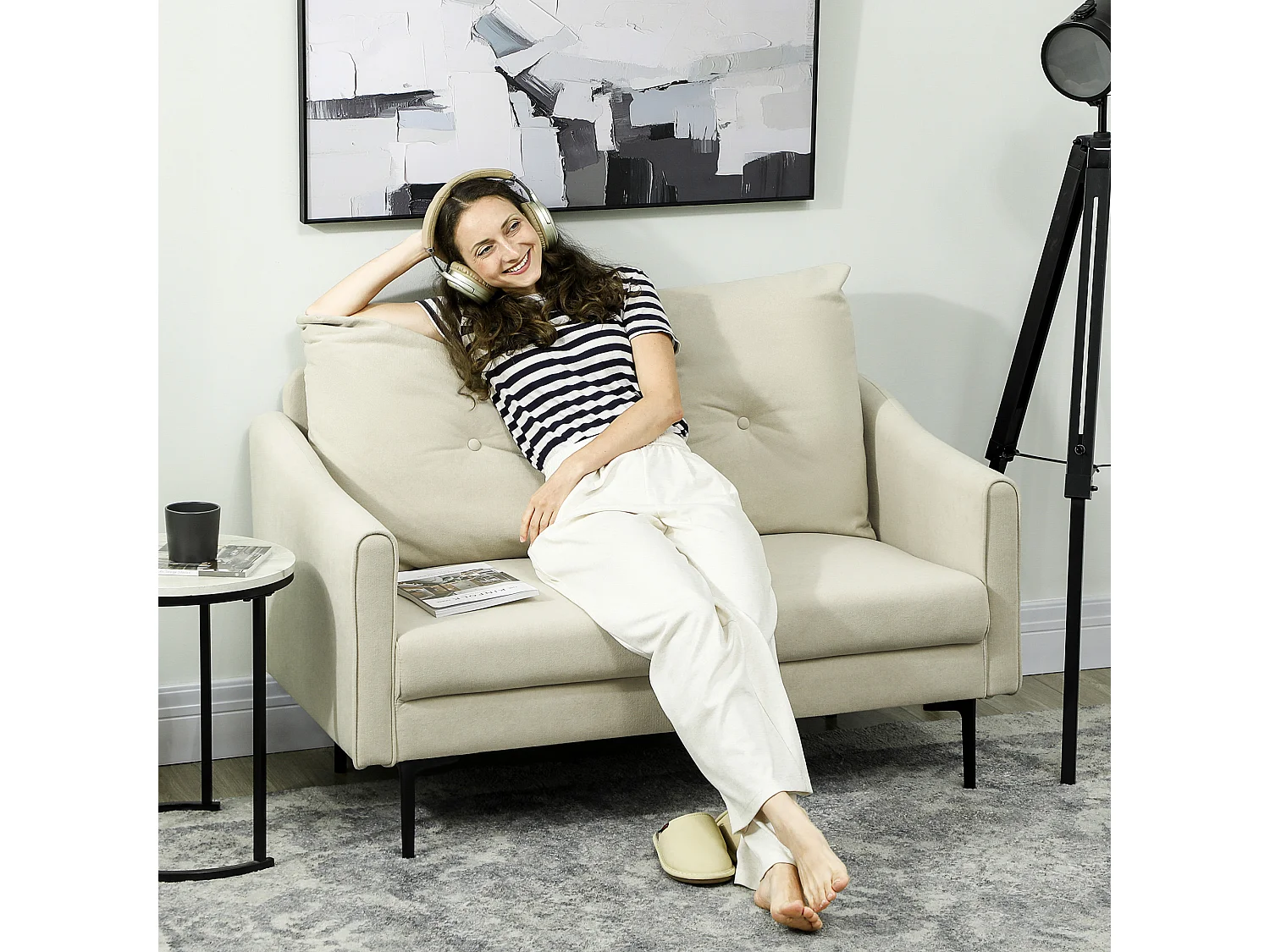 Divano 2 posti moderno con schienale trapuntato in velluto crema