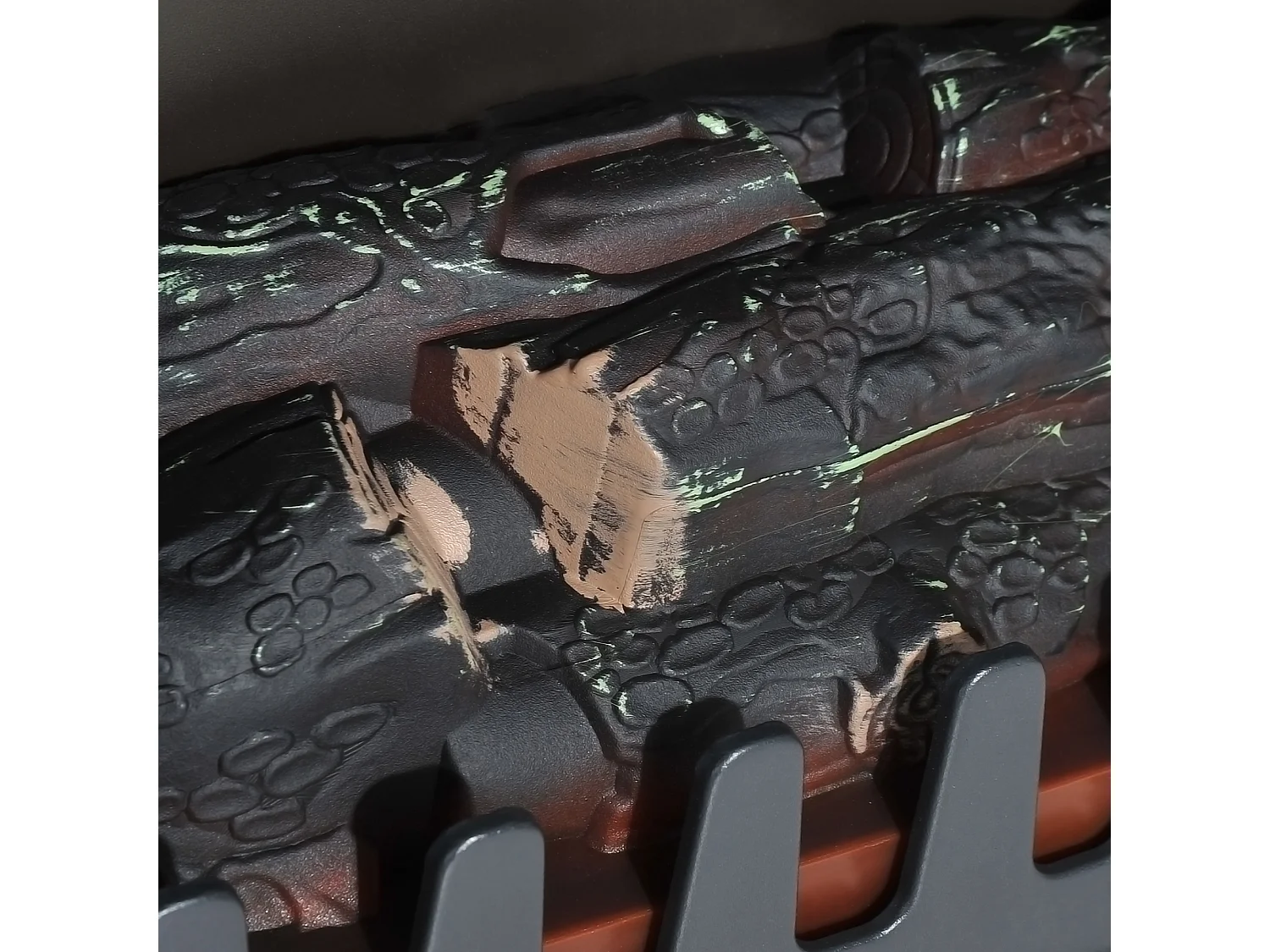 Caminetto elettrico da terra con effetto fiamma moderno nero