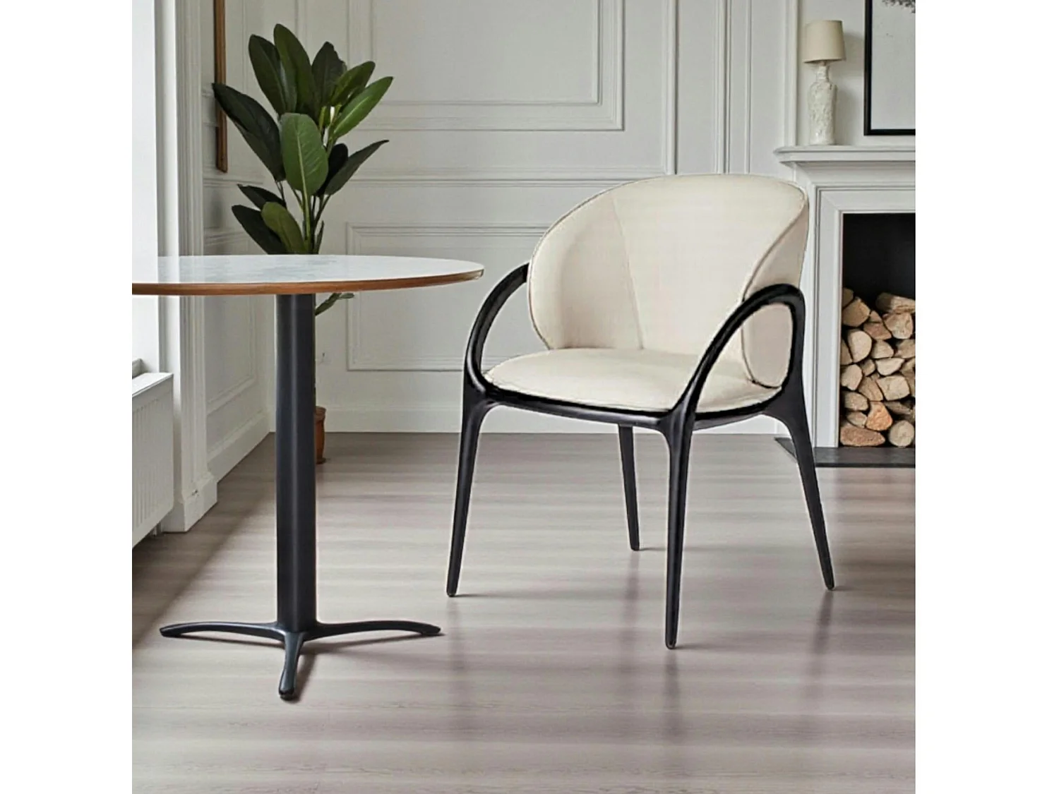 Chaise en cuir gris clair dos rond accoudoirs bois noir ALDER