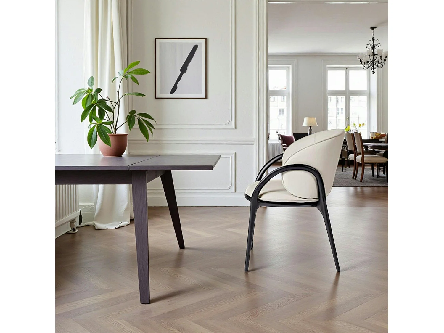 Chaise en cuir gris clair dos rond accoudoirs bois noir ALDER