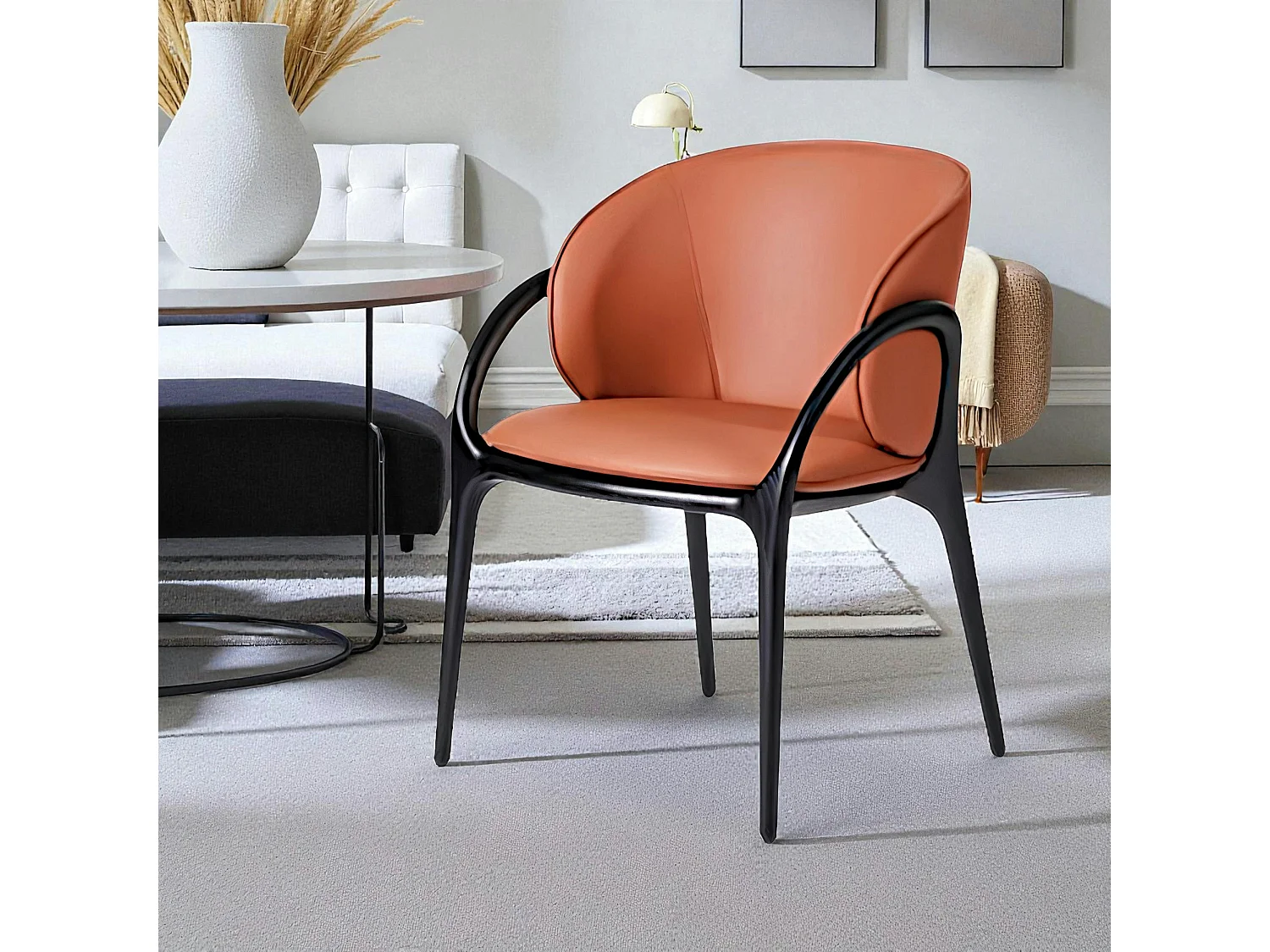 Chaise en cuir terracotta dos rond accoudoirs bois noir ALDER