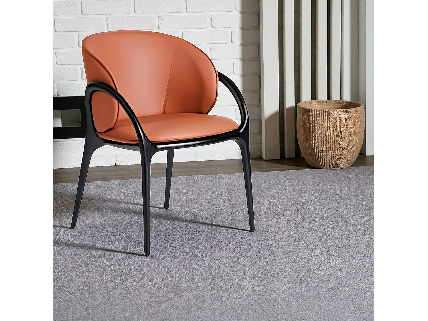 Chaise en cuir terracotta dos rond accoudoirs bois noir ALDER